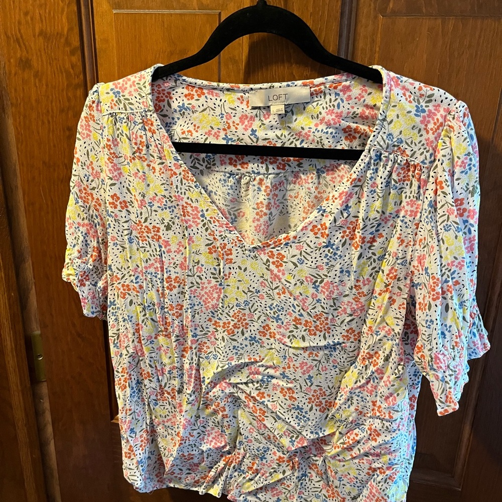 LOFT Multicolor Floral V-Neck Short Sleeve Top